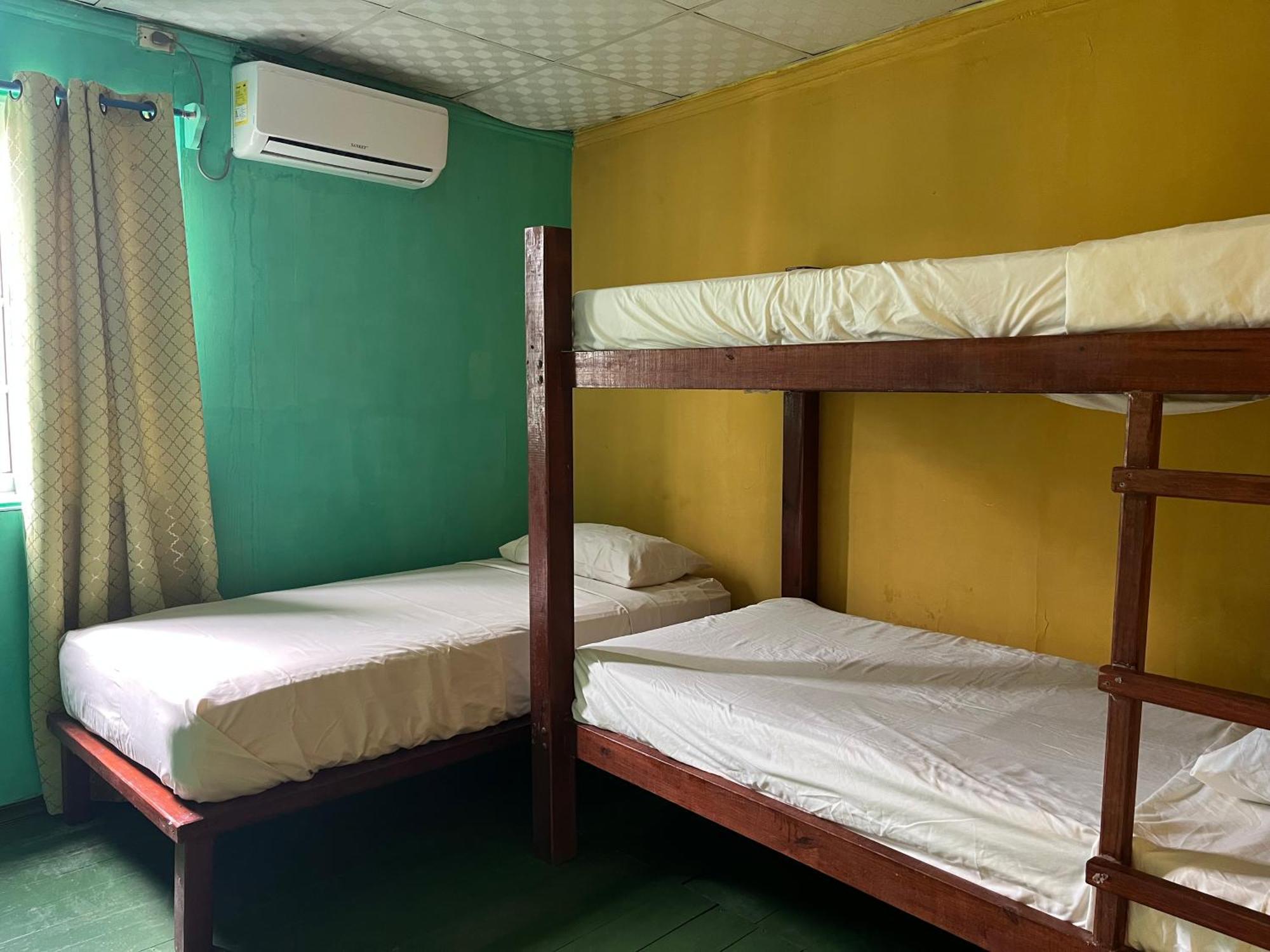Hostal Cay 巴斯蒂门多斯 外观 照片