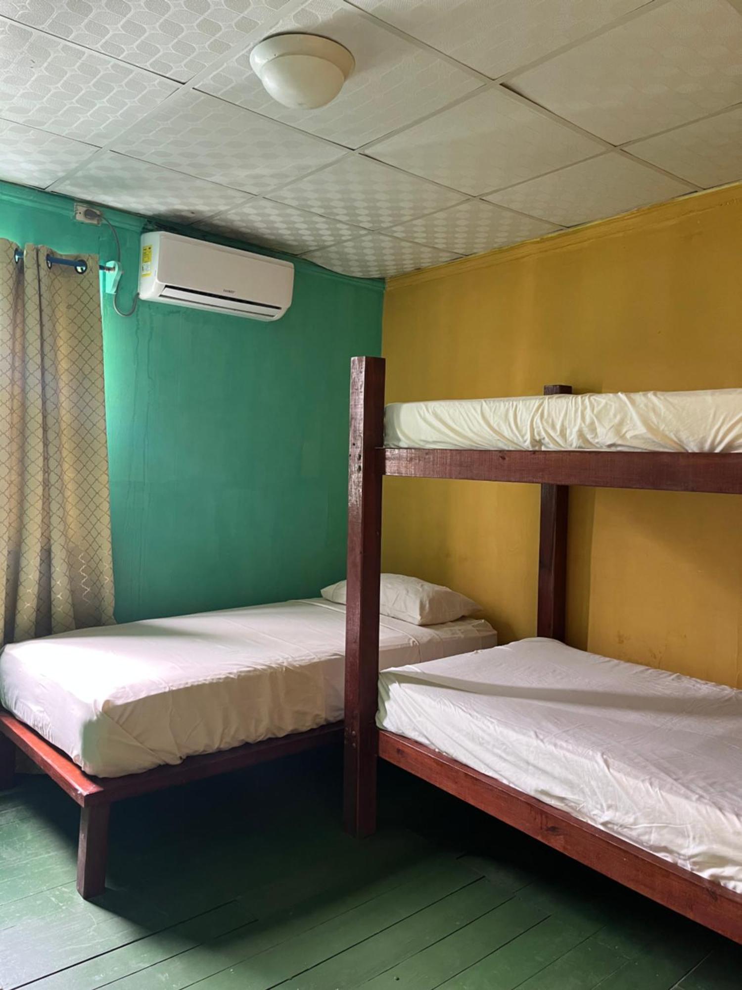 Hostal Cay 巴斯蒂门多斯 外观 照片